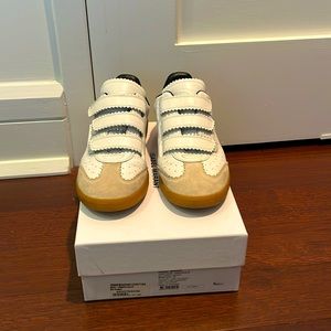 Isabel Marat size 39 (women’s 8) white leather Velcro sneaker.